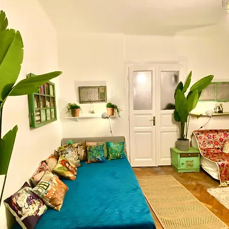 Boho Hipster Downton Apartment *