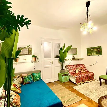 Boho Hipster Downton * Budapest