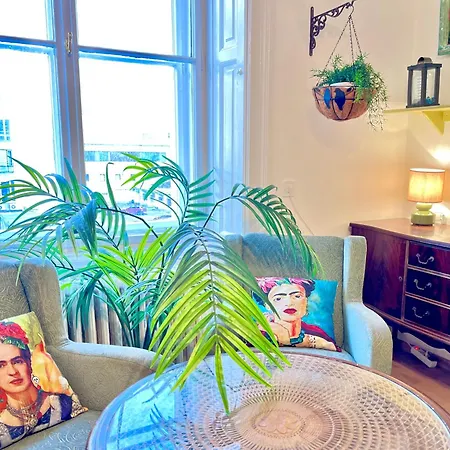 Boho Hipster Downton Apartment *